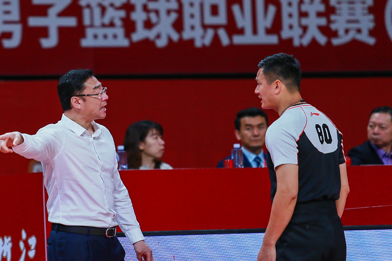 包含上海久事迎CBA季后赛关键赛，关键时刻单刀错失，气氛紧张，心理建设被强调的词条