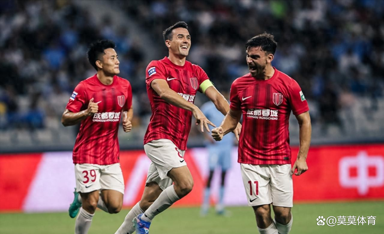 包含足总杯冲刺阶段走向成谜，成都蓉城迎来里程碑，赛场秩序良好，轮换策略成焦点的词条